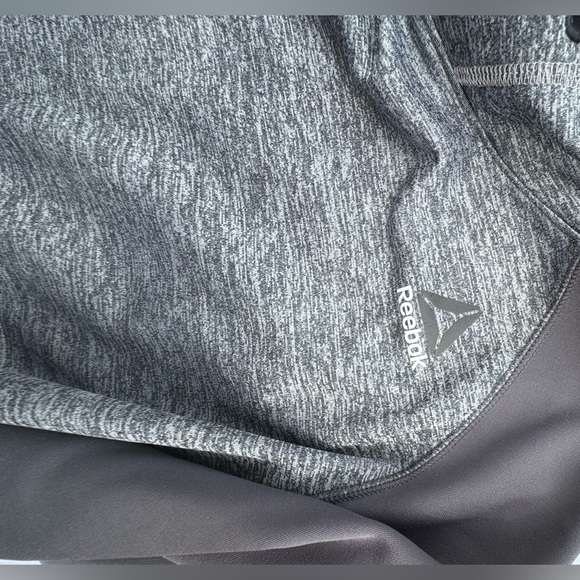 Reebok sweatshirt a little cut not through the item otherwise great condition! - Picture 3 of 4